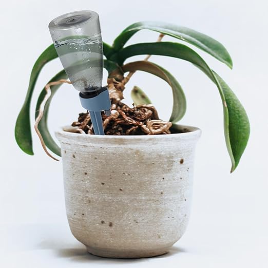 MERRYHAPY 4Pcs Self Watering Spikes Plant Watering Devices for Indoor Outdoor Garden, Automatic Drip Irrigation System with Bottles for Potted Plants and Greenhouse Use