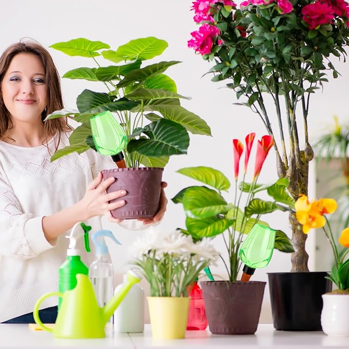 6Pcs 16.9 oz Large Plant Self Watering Globes Top Fill Plastic Water Bulbs Slow Release Terracotta Self Watering Planter Insert Watering Devices System Water Spikes Stakes for Indoor Outdoor Plant