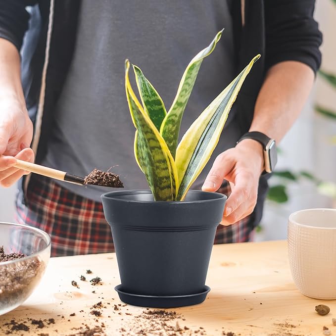 4 inch Small Plastic Nursery Pots, 16 Pack Plant Pots for Indoor Outdoor Plants, Flower Pots with Drainage Holes and Saucers, Decorative Seedling Starter Planters for House Plants, Black